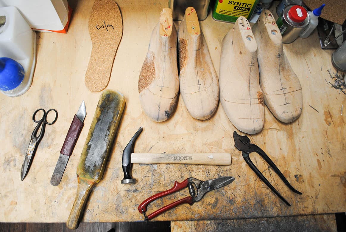 Schuhreparatur in der Werkstatt von Fuß-Kompetenz